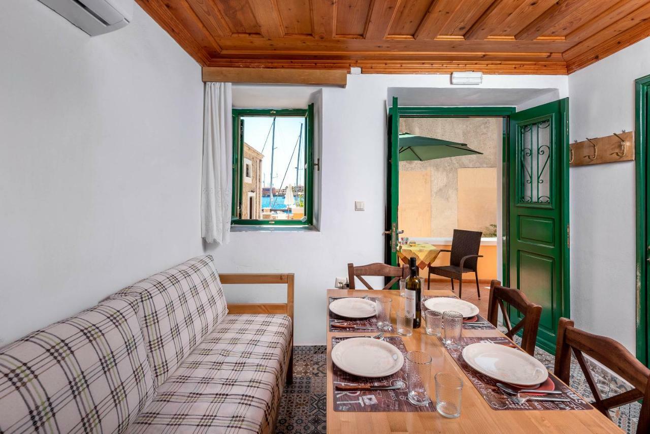 Matinas House Apartment Chalki Town ภายนอก รูปภาพ